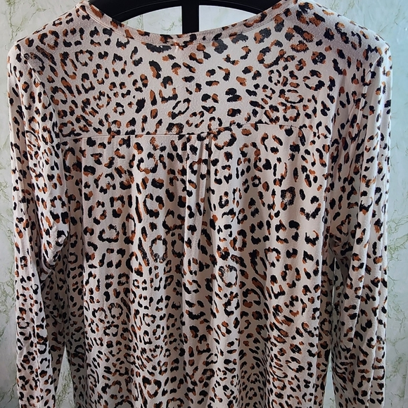 FINN & GRACE Print Top - Picture 8 of 10